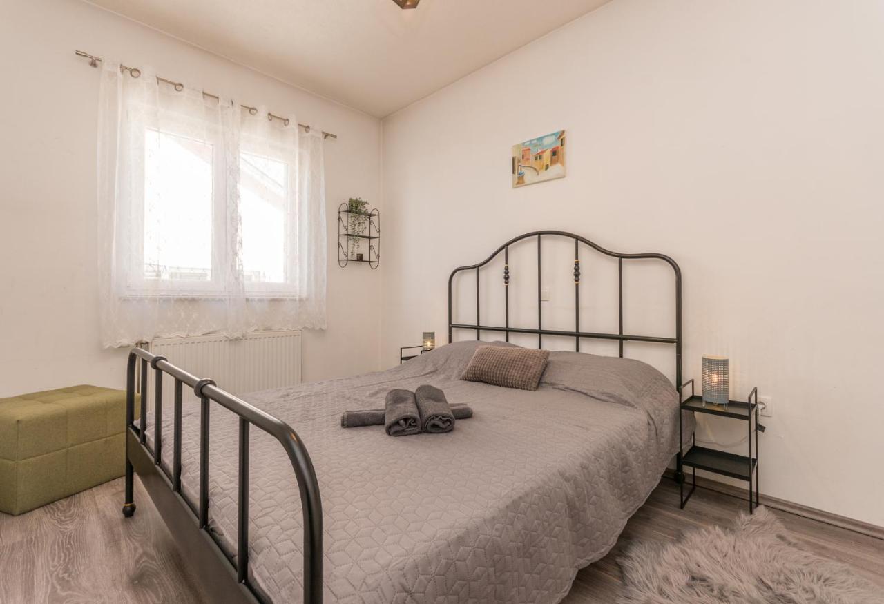Villa Lucija Biograd Na Moru Exteriör bild