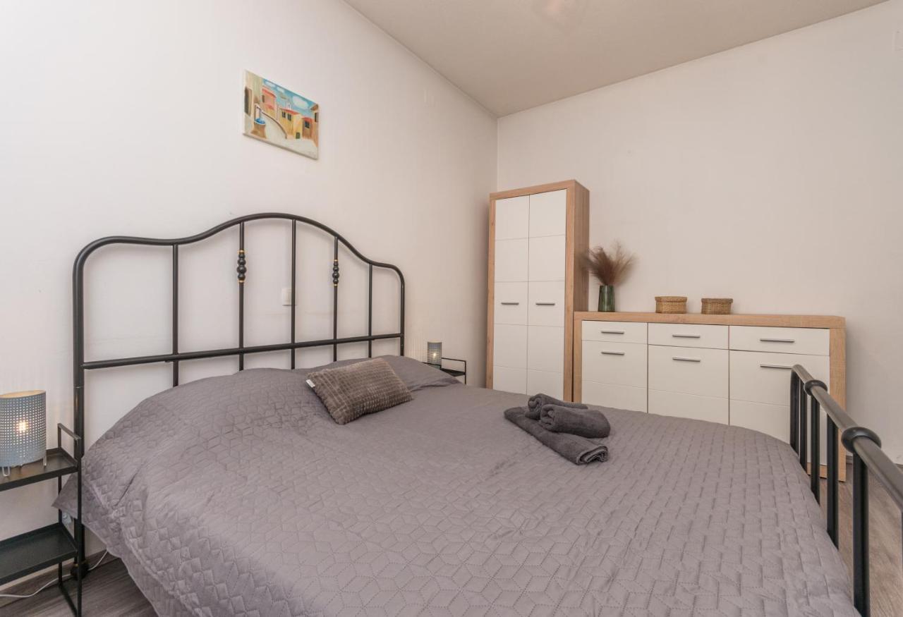 Villa Lucija Biograd Na Moru Exteriör bild