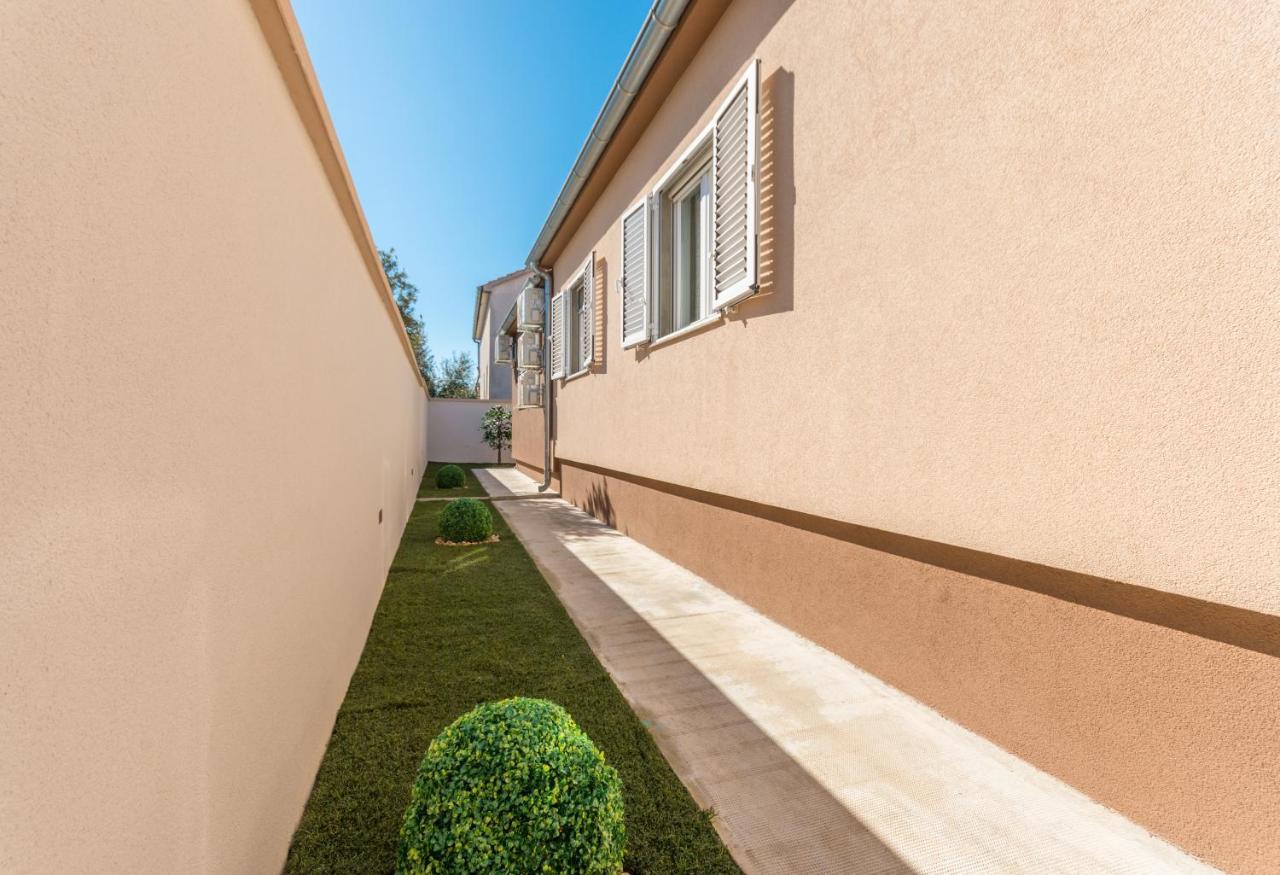 Villa Lucija Biograd Na Moru Exteriör bild